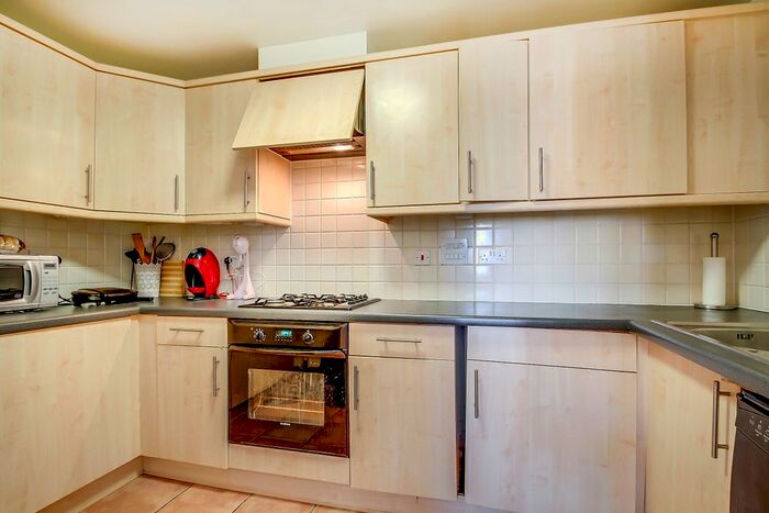 2 Bedroom Flat To Rent In Goddard Place, London, N19