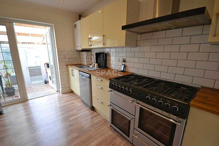 3 Bedroom Terraced House To Rent In Wykeham Road, Reading, RG6