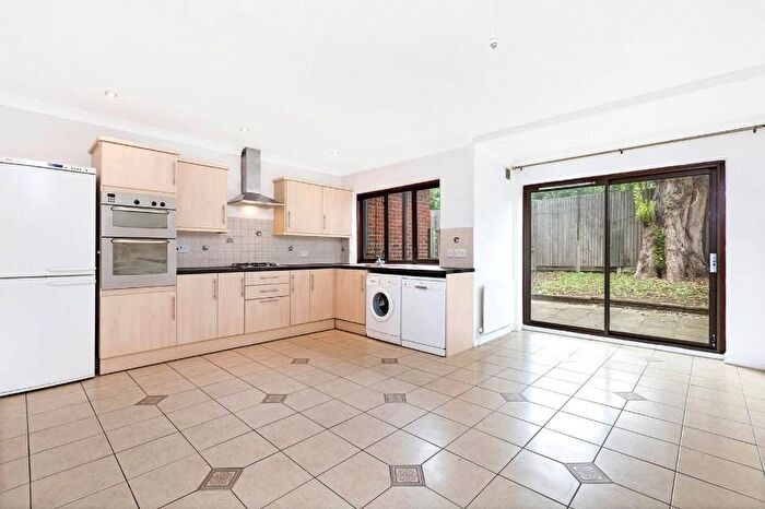 4 Bedroom Town House To Rent In St Helen's Gardens, North Kensington, W10