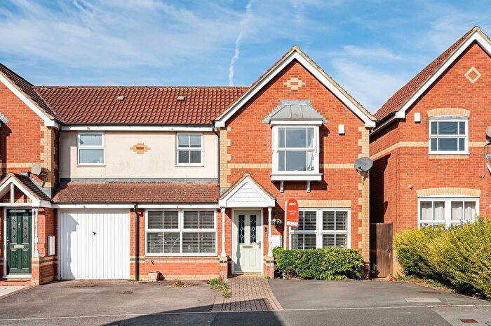 3 Bedroom Semi-Detached House For Sale In Northbourne Road, Swindon, SN25