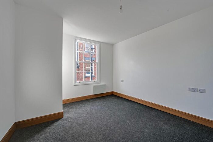 1 Bedroom Flat To Rent In , Victoria Street, CW12