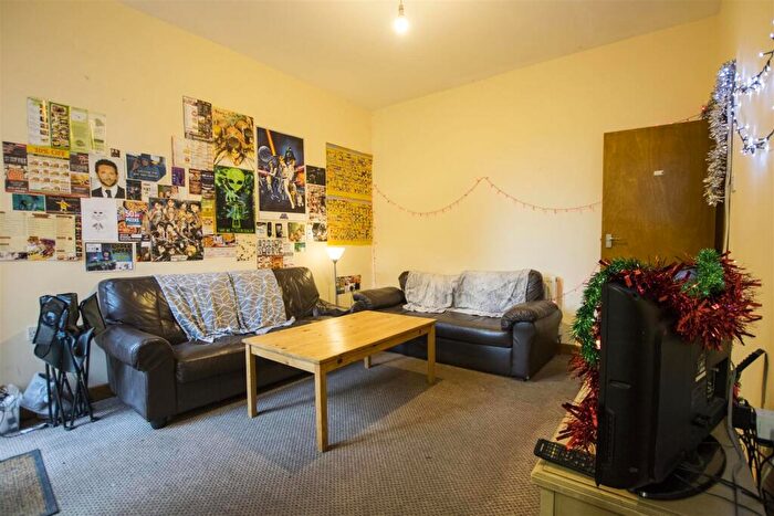 5 Bedroom House To Rent In Raddlebarn Road, Birmingham, West Midlands, B29