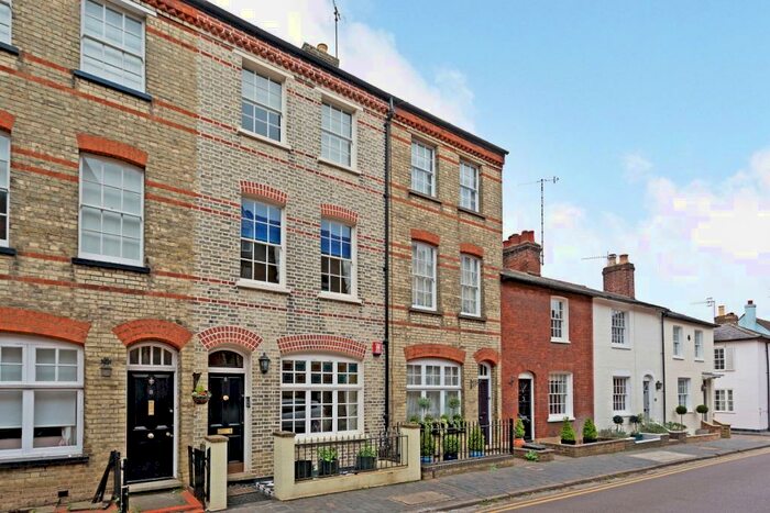 5 Bedroom Town House To Rent In Spicer Street St. Albans, AL3