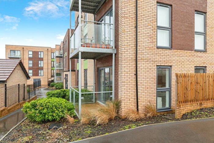 2 Bedroom Flat For Sale In Flatts Close, Bristol, BS34