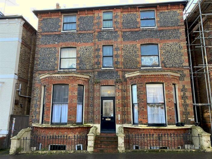 2 Bedroom Flat To Rent In Chandos Square, Broadstairs, CT10