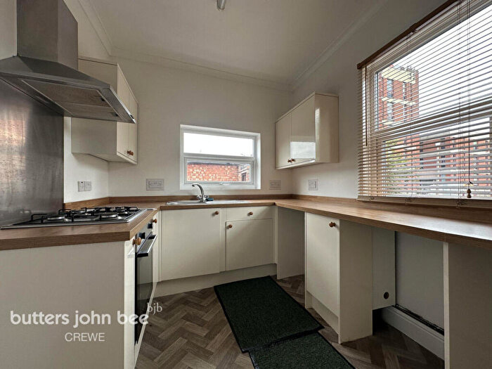 3 Bedroom End Of Terrace House To Rent In Queen Street, Crewe, CW1