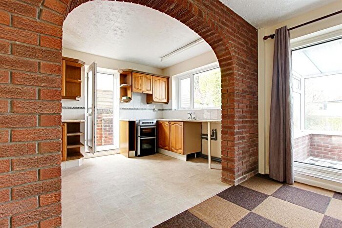 2 Bedroom Detached Bungalow For Sale In Ringwood Road, Brimington, Chesterfield, Derbyshire, S43