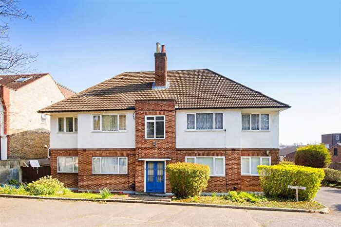 2 Bedroom Flat To Rent In Tulse Hill, London, SW2