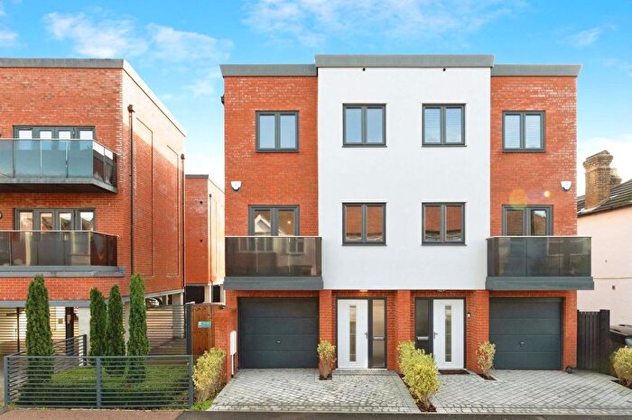 3 Bedroom Semi Detached House For Sale In Cranleigh Drive, Leigh-On-Sea, Essex, SS9