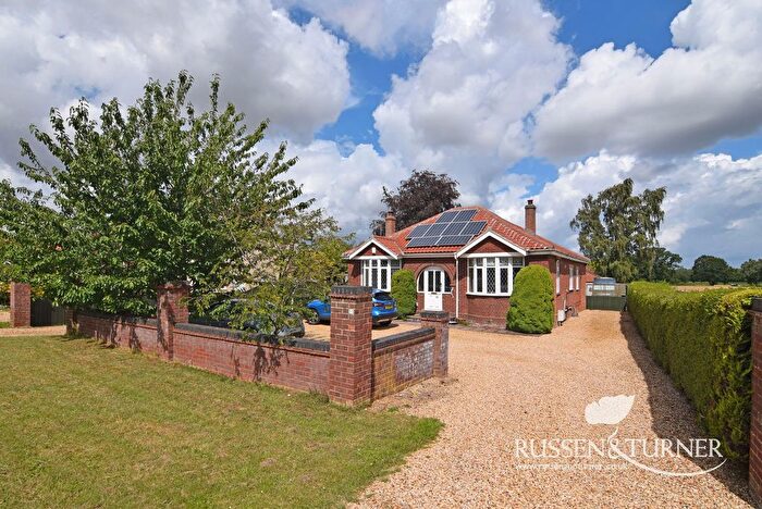 3 Bedroom Bungalow For Sale In Grimston Road, South Wootton, PE30