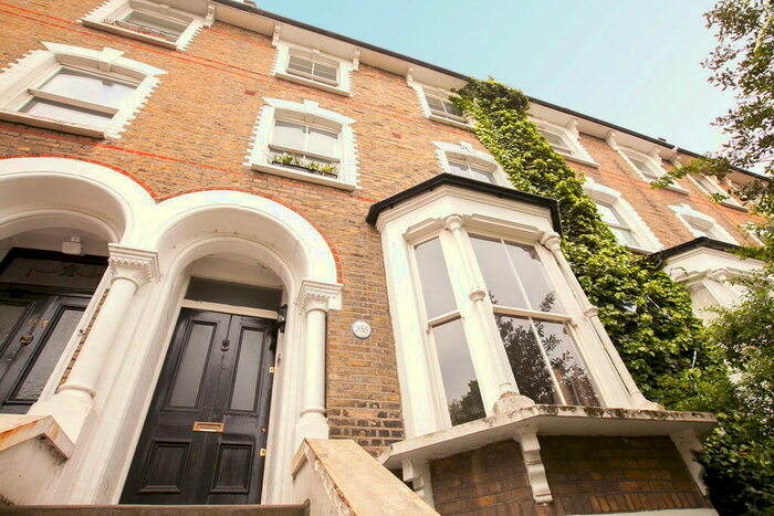 2 Bedroom Apartment To Rent In Amhurst Road, London, N16
