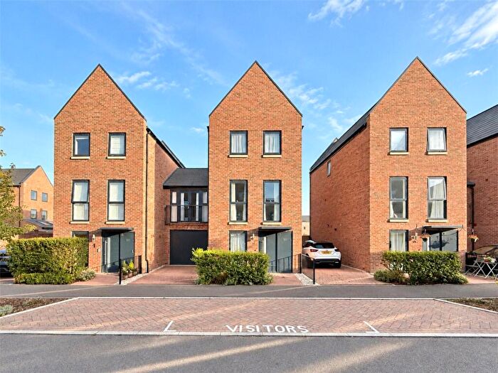 5 Bedroom Semi-Detached House For Sale In Beagle Road, Cambridge, CB3