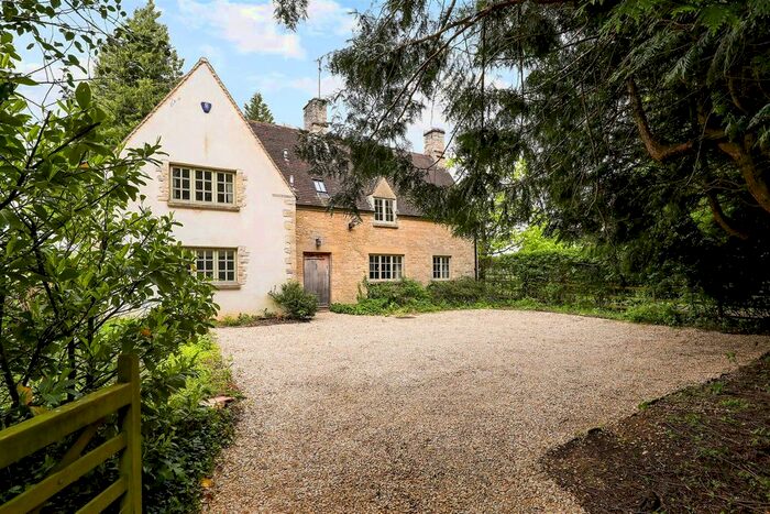 4 Bedroom Property For Sale In Coates, Cirencester, GL7