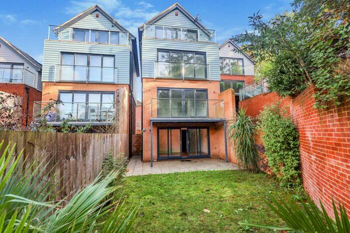 5 Bedroom Detached House To Rent In Ledgard Close, Poole, BH14