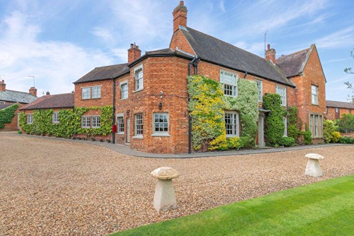 5 Bedroom Detached House For Sale In Mill Street, Newport Pagnell, Buckinghamshire, MK16