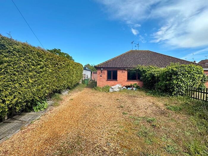 2 Bedroom Semi-Detached Bungalow For Sale In Lynn Road, Ingoldisthorpe, King's Lynn, PE31