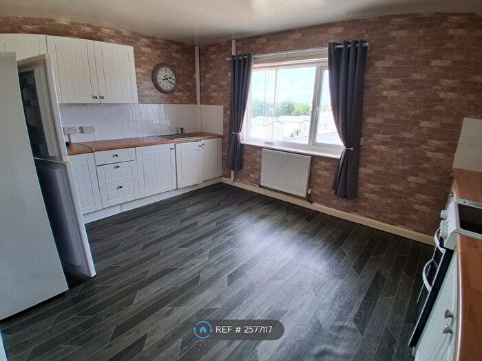 3 Bedroom Maisonette To Rent In Sandy Bay Sandbank Road, Towyn, LL22