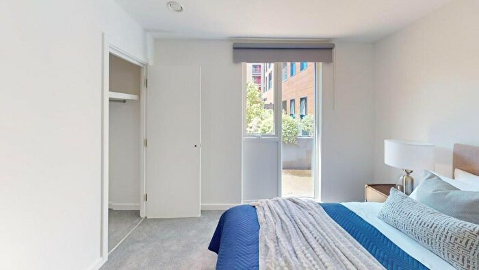 2 Bedroom Apartment To Rent In Queensway, Southampton, Hampshire, SO14