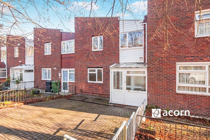 4 Bedroom Flat To Rent In Silverdale, London, SE26