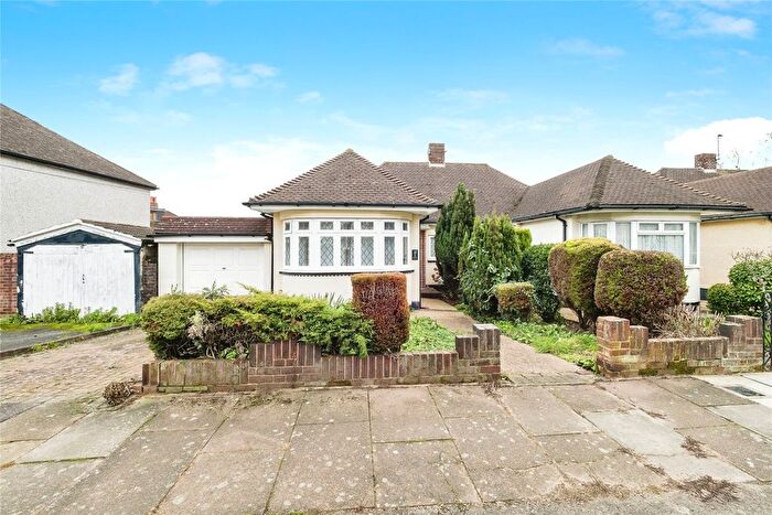 2 Bedroom Bungalow For Sale In Penhurst Road, Ilford, IG6