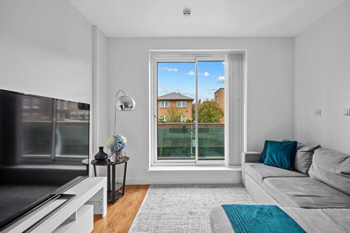 1 Bedroom Flat To Rent In Sydney Road, Tower Point, EN2