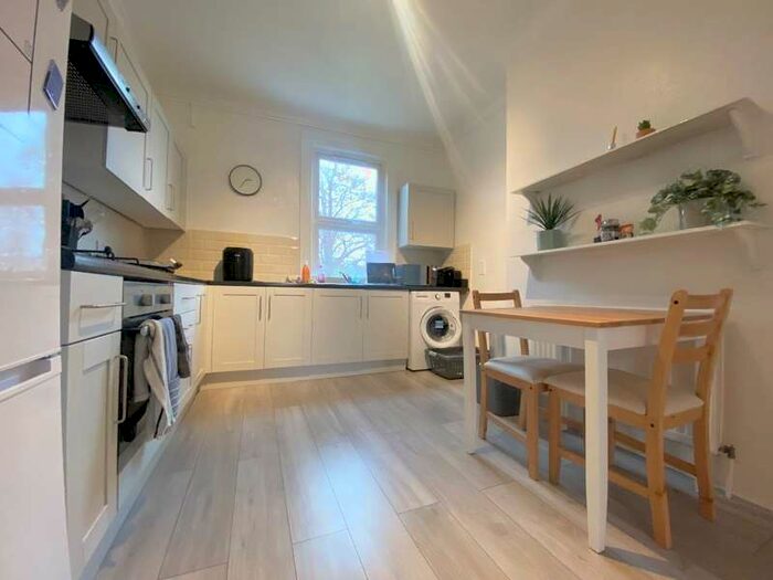 3 Bedroom Maisonette Flat To Rent In Mackenzie Road, Beckenham, BR3