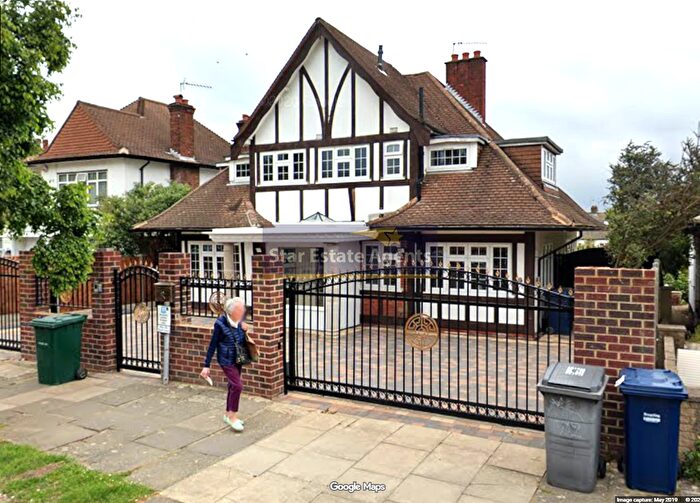 6 Bedroom Detached House To Rent In Green Lane, Edgware, Greater London, HA8