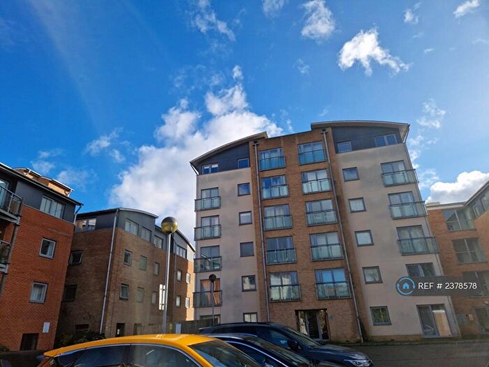 2 Bedroom Flat To Rent In De Grey Road, Colchester, CO4
