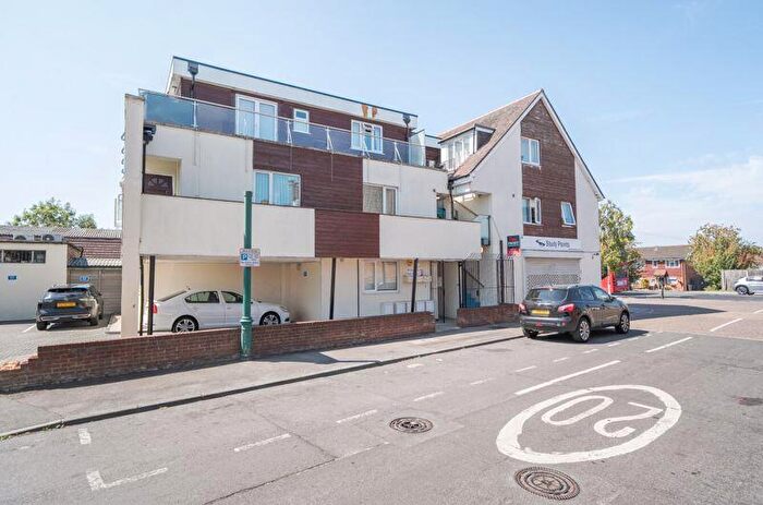 1 Bedroom Flat To Rent In Stonecot Hill, Sutton, SM3