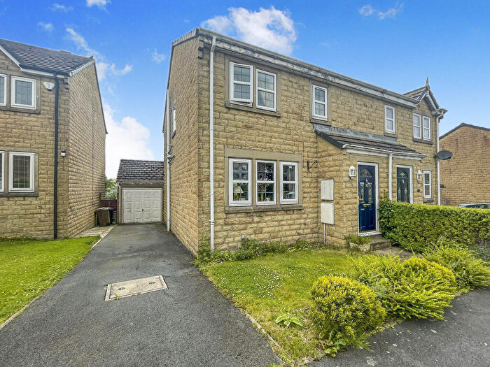 3 Bedroom Semi-Detached House For Sale In Highfell Rise, Keighley, Bradford, BD22