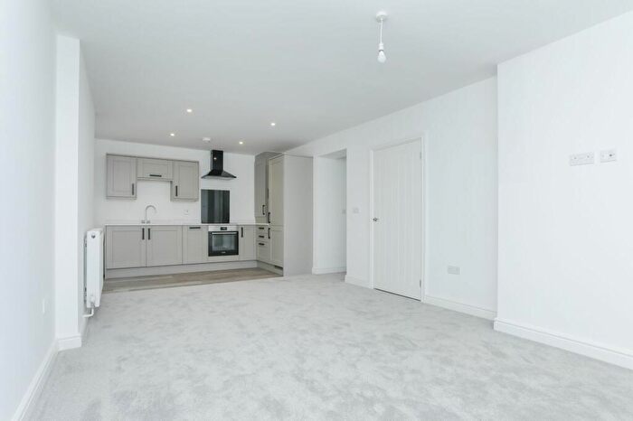 1 Bedroom Flat For Sale In Flat Railway House, Railway Close, CT16
