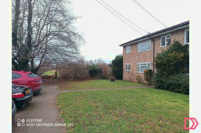 2 Bedroom Flat To Rent In Garson Road, Esher, Surrey, KT10