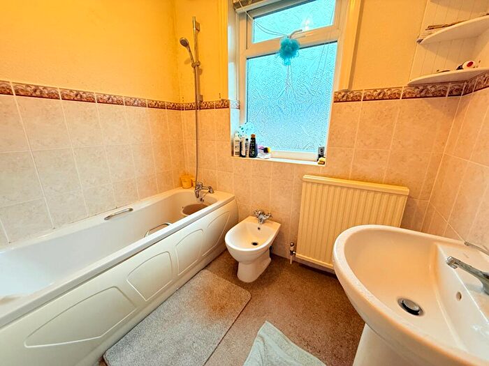 3 Bedroom Semi-Detached House For Sale In Woodlands Grove, Cottingley, Bingley, BD16