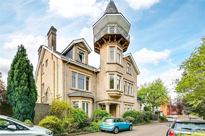 2 Bedroom Flat For Sale In Castlebar Hill, Ealing, W5