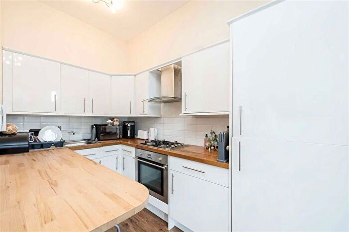 1 Bedroom Flat To Rent In Waldegrave Road, Teddington, TW11