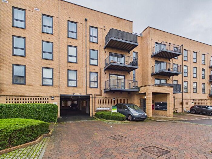 2 Bedroom Apartment For Sale In Starboard Crescent, Gillingham, Kent, ME4