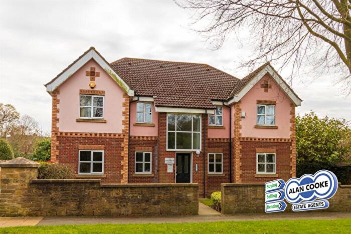 2 Bedroom Flat For Sale In Stainbeck Road, Leeds, LS7