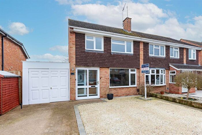 3 Bedroom Semi-Detached House For Sale In Ash Tree Close, Wellesbourne, CV35