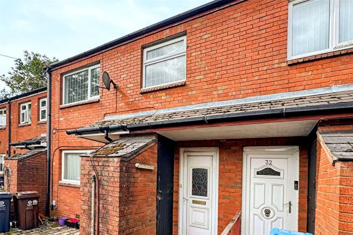 2 Bedroom Flat For Sale In Gawsworth Close, High Crompton, Shaw, Oldham, OL2
