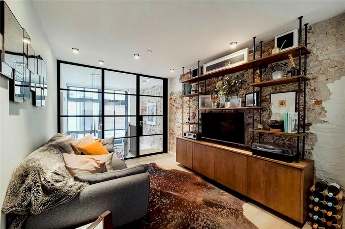 2 Bedroom Flat To Rent In Bourlet Close, Fitzrovia, London, W1W