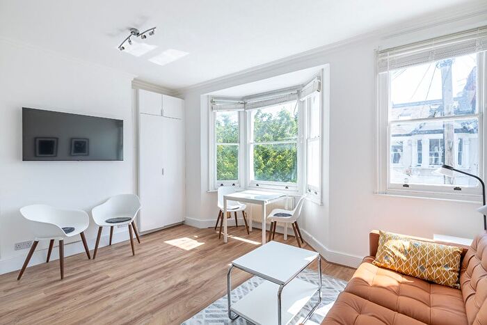 2 Bedroom Flat For Sale In Rowallan Road, Fulham, London, SW6