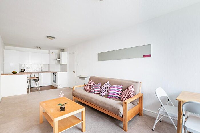 1 Bedroom Flat To Rent In London, SW11