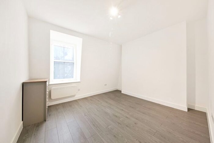 Studio To Rent In Ladbroke Grove, London, W10