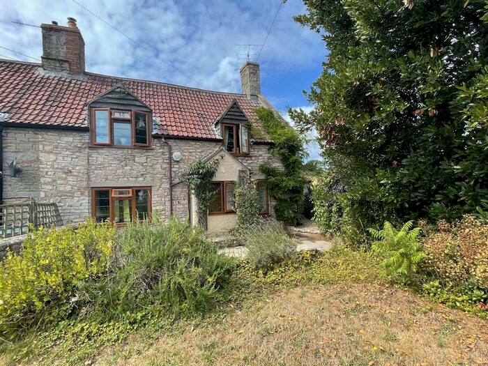 3 Bedroom End Of Terrace House For Sale In The Street, Regil, BS40