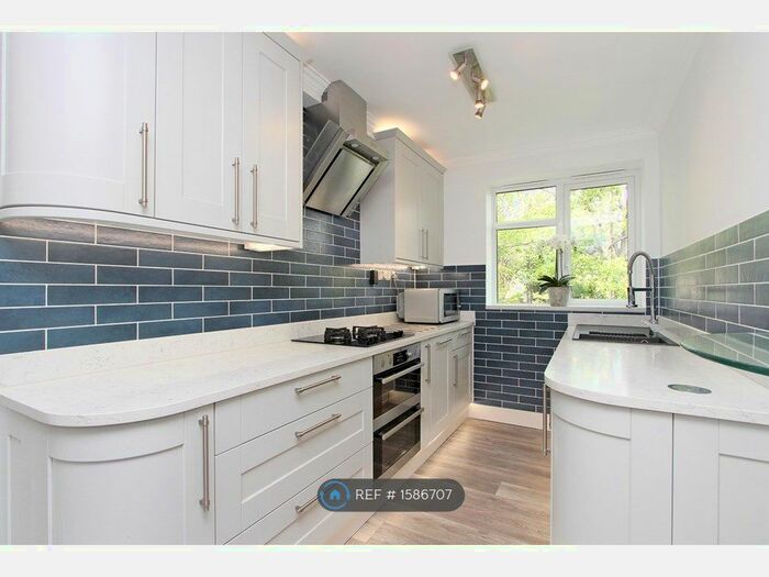 3 Bedroom Flat To Rent In Putney, London, SW15