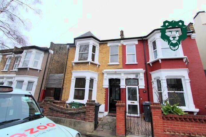 3 Bedroom Detached House To Rent In Hatherley Road, E17