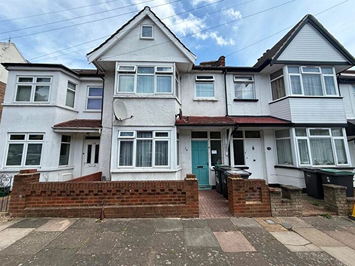 1 Bedroom Flat To Rent In Berwick Road, Wood Green, London, N22