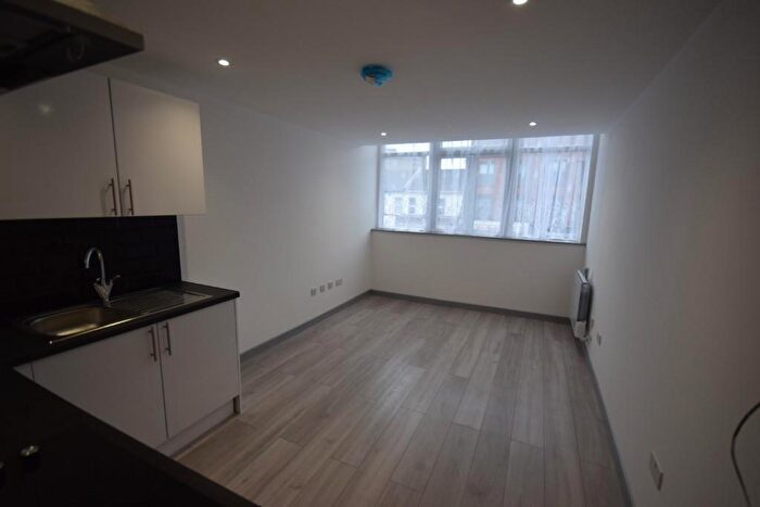Studio To Rent In London Road, Southampton, Hampshire, SO15