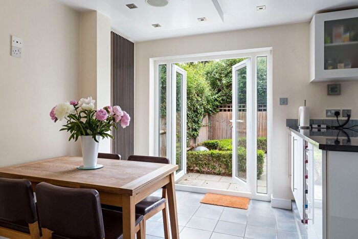 3 Bedroom Detached House To Rent In Popes Grove, Twickenham, TW2