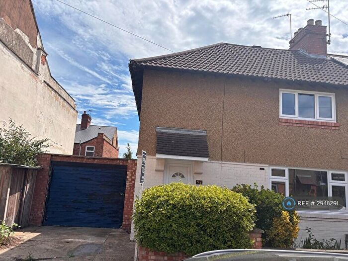 3 Bedroom Semi-Detached House To Rent In Dunton St, Leicester, LE3